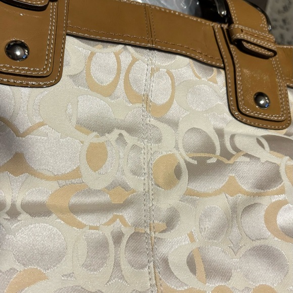 COACH CANVAS SHOULDER BAG PATENT LEATHER ADJUSTABLE STRAPS COACH TAG EUC - Picture 7 of 11